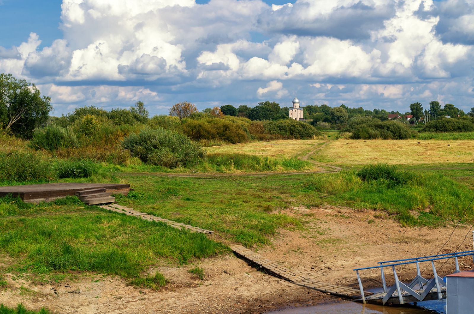 На фото: Церковь Спаса на Нередице, Новгородская область На фото: Церковь Спаса на Нередице, Новгородская область